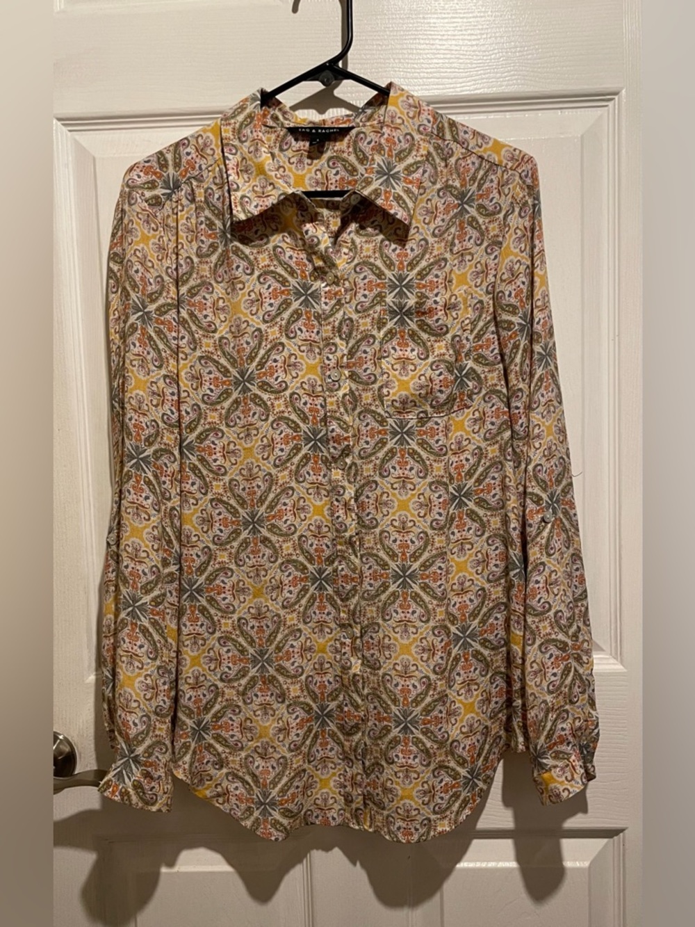 Zac and Rachel Women’s Lightweight Button Down Top. New. Size Large. $9